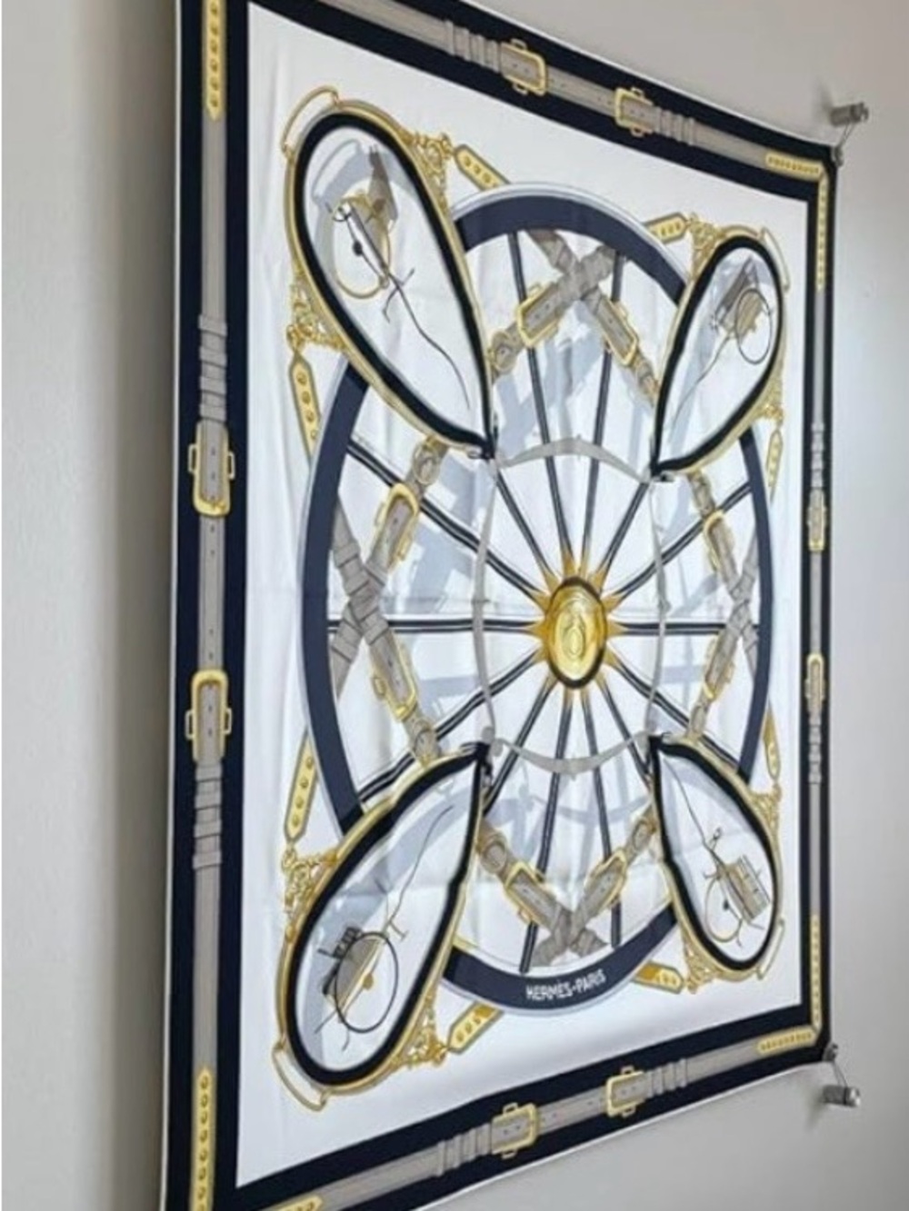 Frameless Scarf Hanging System Qualsense - Display Your Luxury Scarf Safely